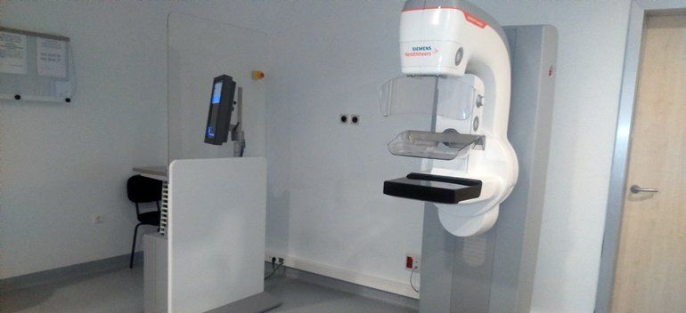 El Hospital pone en funcionamiento el mamógrafo adquirido con el dinero que donó Amancio Ortega