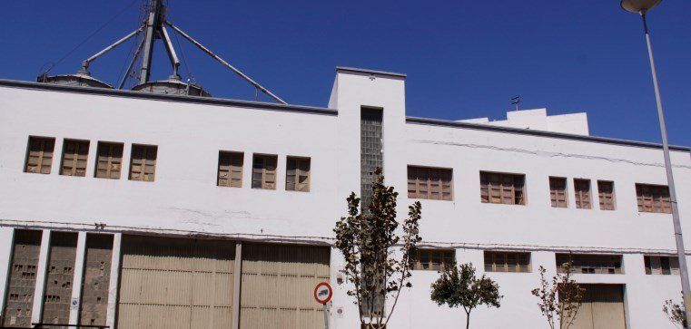 UGT acusa a los representantes públicos de ser "corresponsables" del cierre de Harinera Lanzaroteña