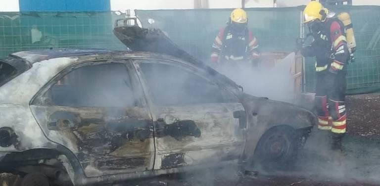 Arde un coche abandonado en Arrecife