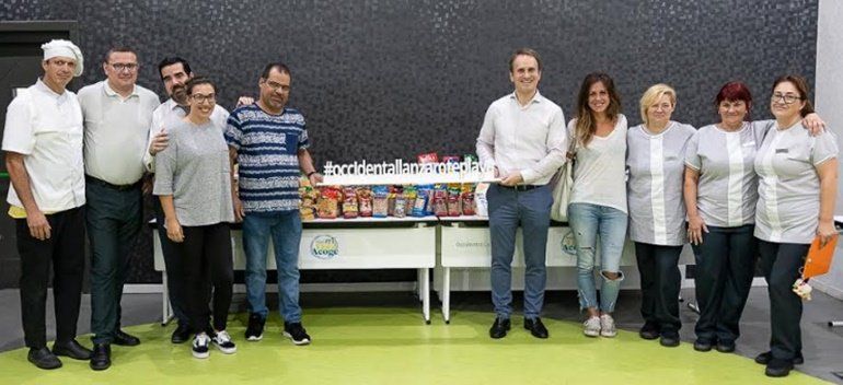 Los empleados de un hotel de Lanzarote recaudan 264 kilos de alimentos y los donan a Flora Acoge