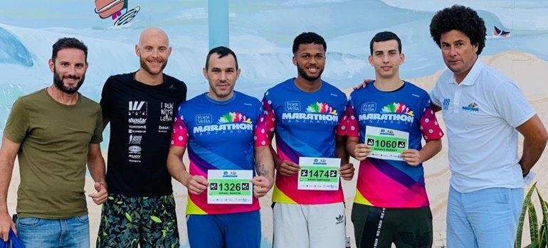Presos de la cárcel de Tahíche ya tienen sus dorsales para correr en la 28º Font Vella Lanzarote Marathon