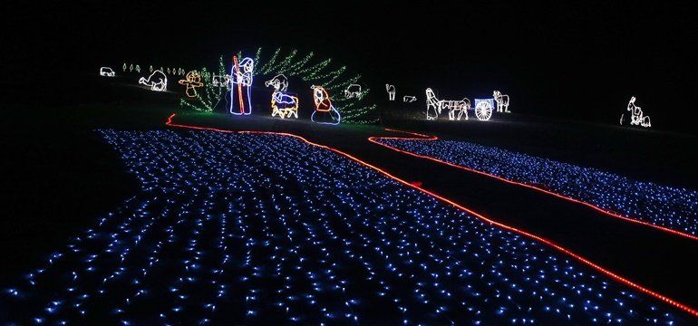 Un Belén luminoso vuelve a adornar la Montaña de Guanapay de Teguise