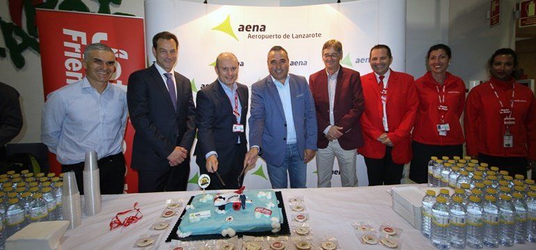 Lanzarote Airport celebrates the tenth anniversary of its route with Manchester with Jet2.com