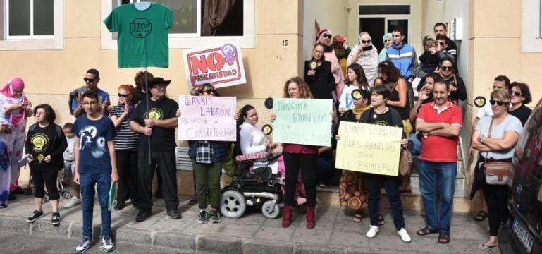 Manifestantes contra el desahucio en Argana Alta