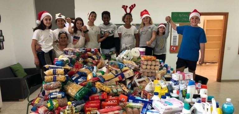 El  CEIP Playa Honda logra, en su mercadillo navideño, dos toneladas de alimentos para ONGs