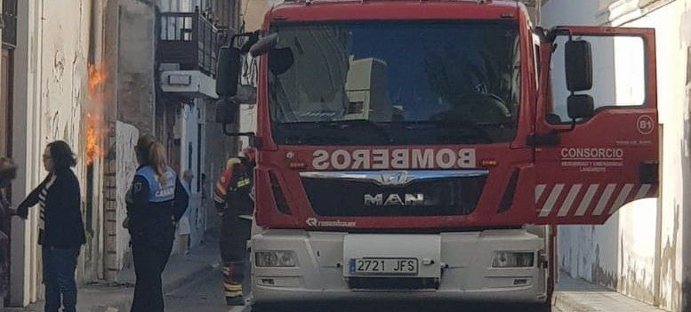 Se incendia una vivienda abandonada y tapiada en la calle Canalejas de Arrecife