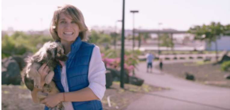 Eva de Anta felicita la Navidad con un vídeo e invita a una adopción responsable de mascotas