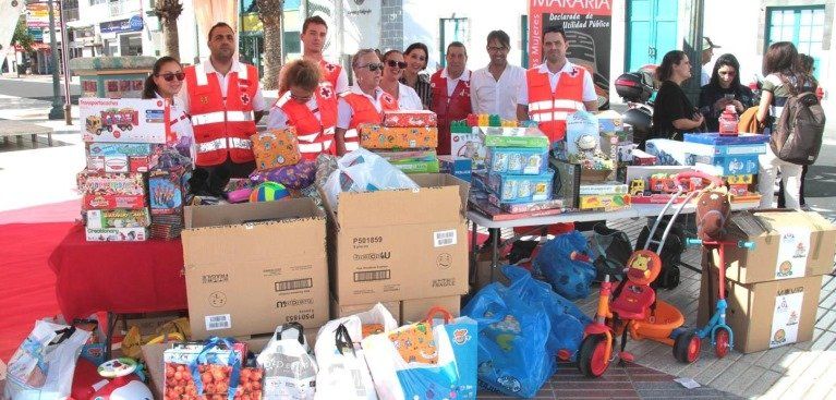 Arrecife recauda más un centenar de juguetes en la II Recogida Solidaria