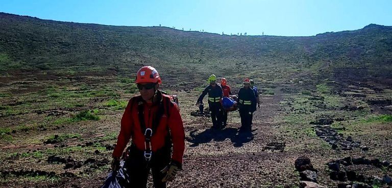 Rescatada en helicóptero una senderista herida en el interior del cráter de Montaña Roja