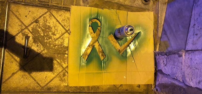 Denuncian a dos personas de un partido político tras ser sorprendidas realizando pintadas en Arrecife