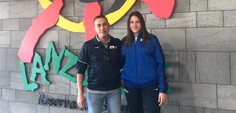 Noelia Lago y Mohamed Fouad, con la selección canaria cadete femenina de baloncesto