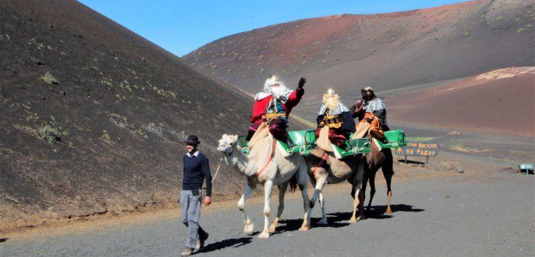 Los Reyes llegan a Yaiza por Timanfaya