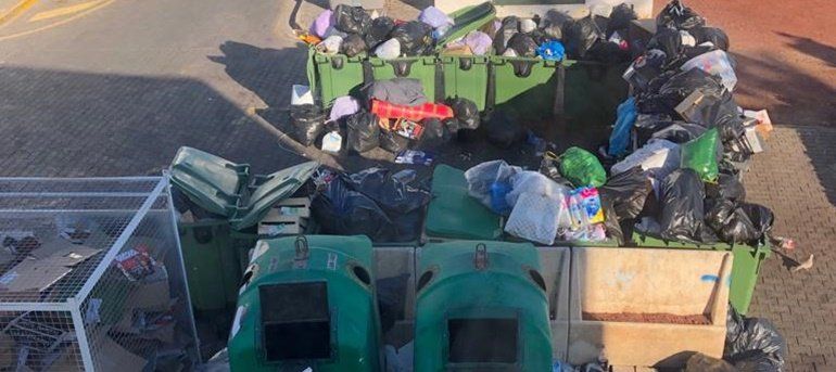 CC demanda una solución al "vertido descontrolado de basura" en la calle El Comedero de Playa Blanca