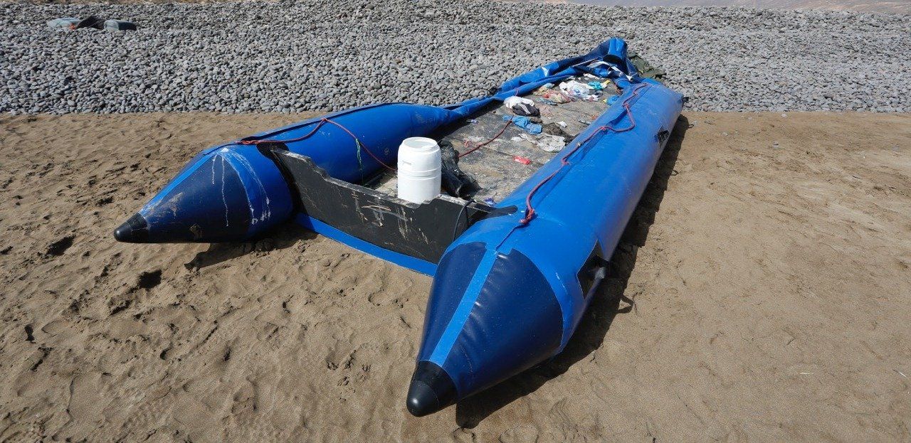 Llega una patera cerca de Los Ancones y unos 20 inmigrantes consiguen huir a pie