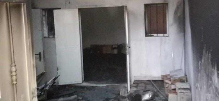 Extinguen un incendio en un sótano de una vivienda de Playa Blanca