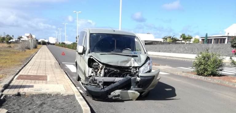 Dos vehículos colisionan en Playa Blanca