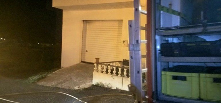 Sofocan un incendio en un garaje de una vivienda de Tinajo