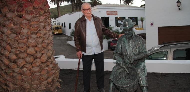 Haría rinde homenaje al maestro artesano  Eulogio Concepción con una escultura