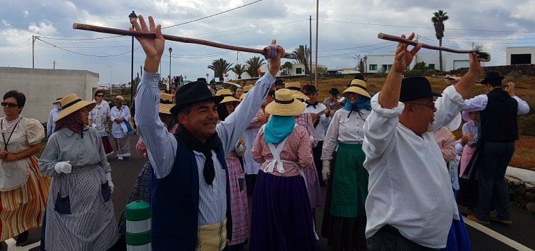 Tías se fue de ofrenda y romería a su patrona, la Virgen de La Candelaria