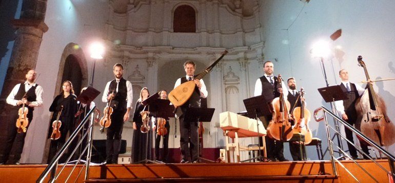 La música de la Orquesta Barroca de Tenerife impregna el Convento Santo Domingo de Teguise