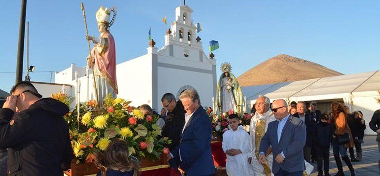 La procesión de San Blas y el espectáculo 'A Tierra' ponen el broche a las fiestas de Tías