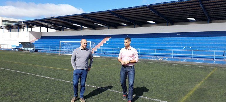 Las obras de sustitución del césped del campo de fútbol de San Bartolomé comenzarán "a mediados de febrero"