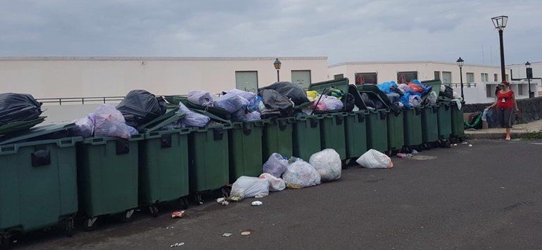 Hernández Bello suspende el servicio de recogida de basura de Yaiza, 15 días antes de la entrada de Urbaser