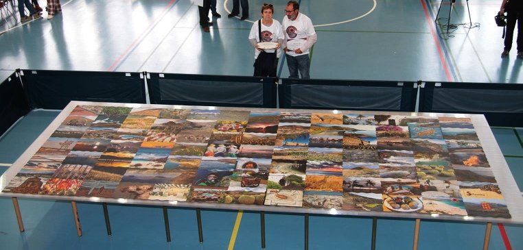 Lanzarote consigue el reto de ensamblar el puzzle más grande del mundo realizado con piezas de madera