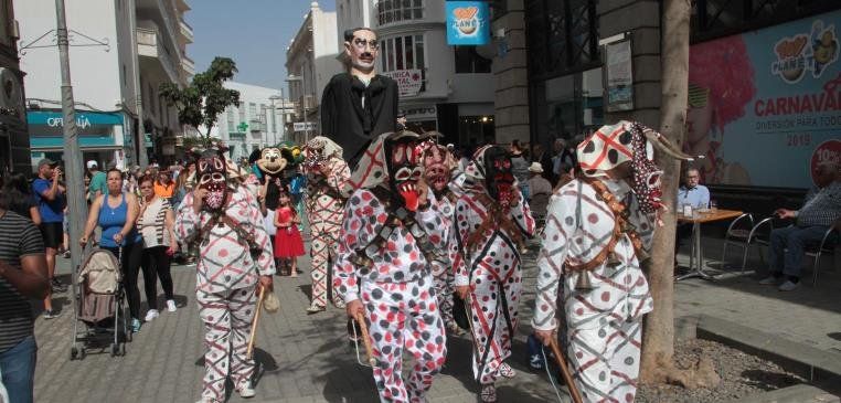 El Carnaval tradicional toma las calles de Arrecife