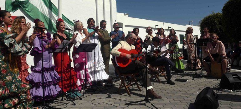 Playa Honda celebró el Día de Andalucía con música, rebujitos y tapas