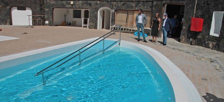 Cabildo, Gobierno y AFA pondrán en servicio "en breve" las primeras piscinas públicas terapéuticas de la isla