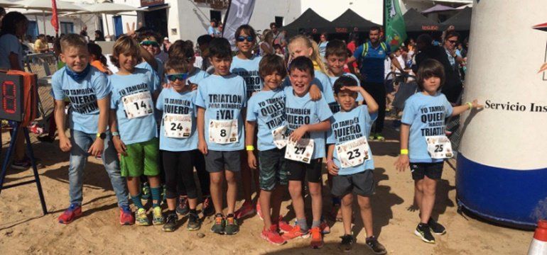 El club deportivo Bayliss Multisport reclama un triatlón para niños en Lanzarote