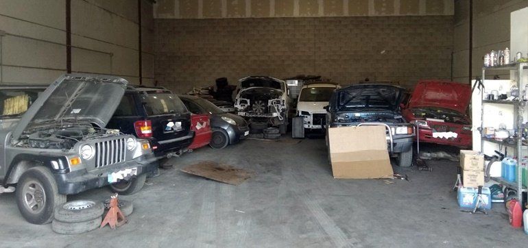 Investigadas cuatro personas tras hallar un coche robado en Reino Unido en un taller ilegal de Arrecife
