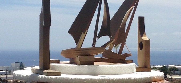 Tías embellece las glorietas de Puerto del Carmen con esculturas dedicadas a su origen marinero