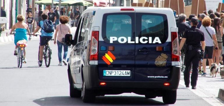 Policía Nacional, en la avenida de Arrecife