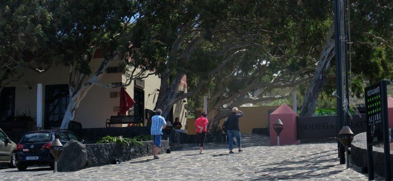 El Ayuntamiento ordena el cierre de la bodega Stratvs, que reabrió sus puertas sin licencia