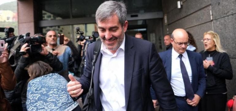 Fernando Clavijo declara durante dos horas y media en los Juzgados como investigado en el caso Grúas