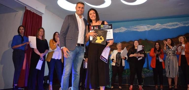 La joven Paola Lira gana la tercera edición del Festival de la Canción de La Asomada