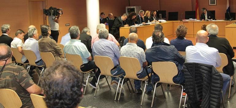 La acusación habla de exhibición de impunidad y los agentes confirman que conocían hace años las cacerías