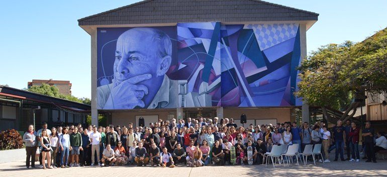 El CIFP César Manrique de Tenerife rinde homenaje al artista con un gran mural