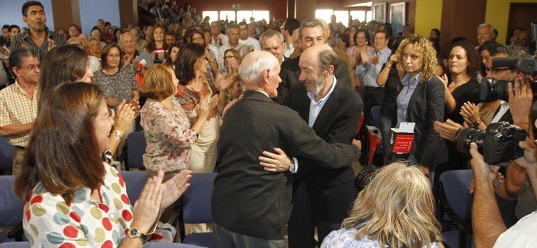 El PSOE suspende este viernes sus actos de campaña en Lanzarote por la muerte de Rubalcaba