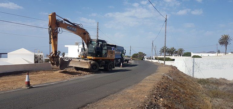 Tías inicia las obras de reasfaltado del camino Los Olivos con una inversión de 500.000 euros