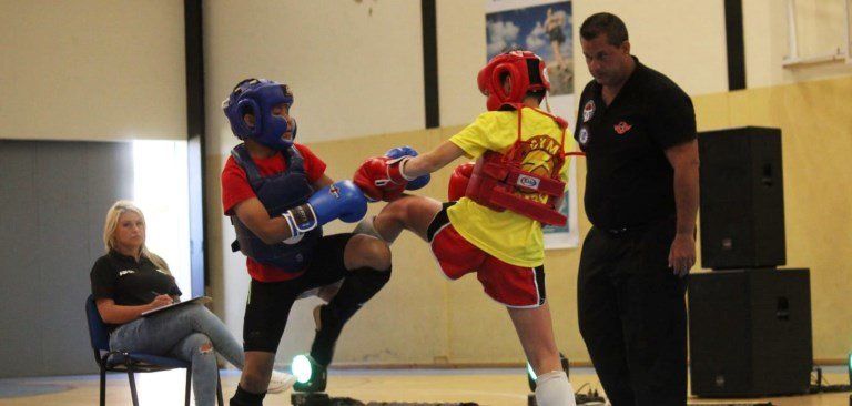La Escuela Mencey de Playa Blanca gana seis medallas en el Open Copa Canarias de kick boxing