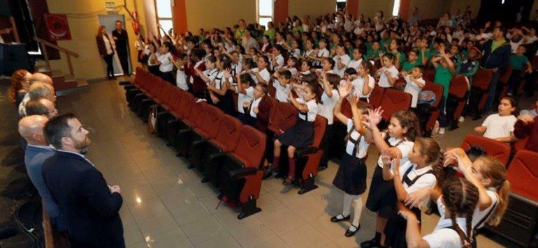 Más de 1.200 escolares cantan el Himno de Canarias en las ocho islas a la vez