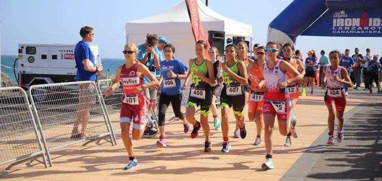 Los futuros triatletas del Ironman Lanzarote participaron en el Ironkids