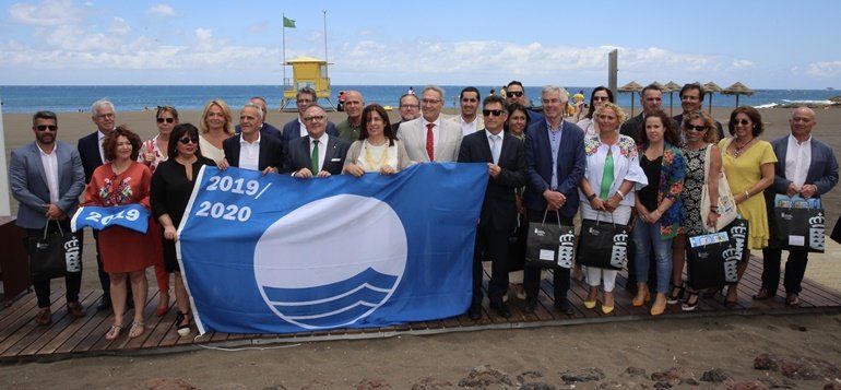 Lanzarote recoge sus ocho nuevas banderas azules