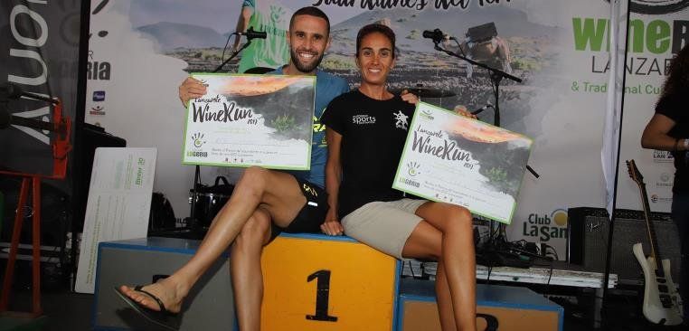 Albi Cedrés y Aroa Merino se reparten 115 litros de excelentes caldos tras imponerse en la Carrera del Vino