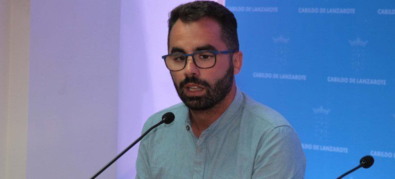 Eugenio amenaza a Ástrid Pérez con pedir la ejecución de la sentencia por la deuda de Arrecife a Inalsa