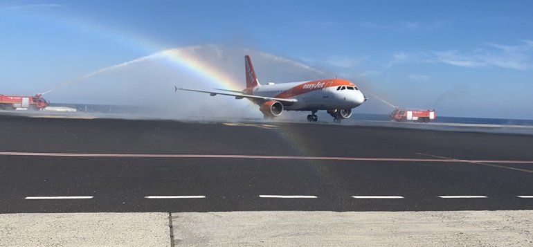 La aerolínea easyJet estrena conexión entre Lanzarote y Burdeos