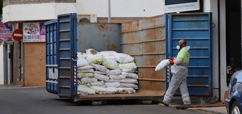 Sanidad obliga a una empresa a eliminar 9.000 kilos de tollos "no aptos para el consumo humano"